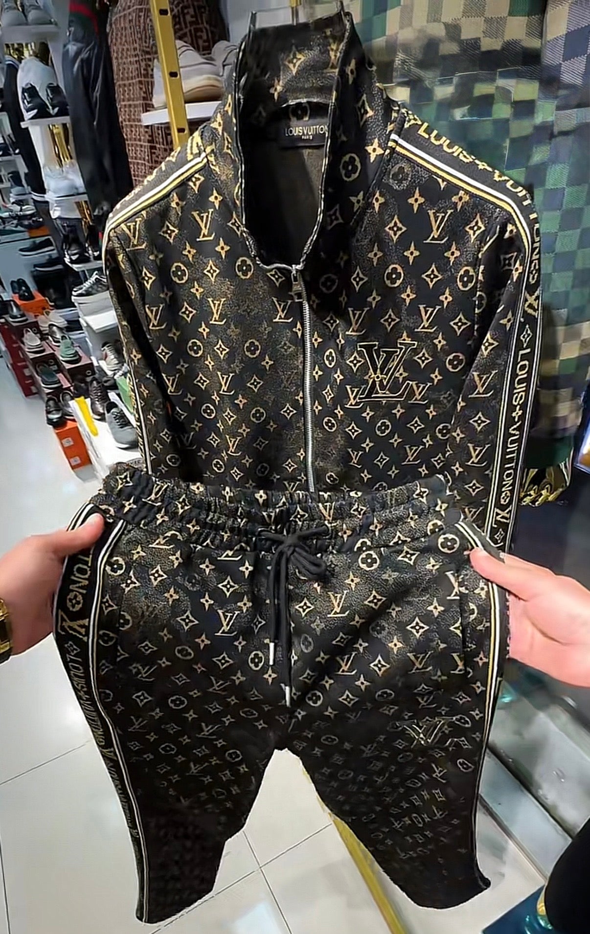 L.V  - Collection tracksuit 2025